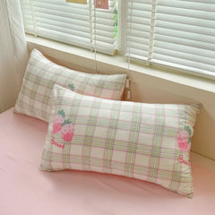 3pcs Simple Line Design Duvet Cover Set Cartoon Strawberry Print Bedding with 2 Pillowcases Skin-friendly Washable Quilt Cover