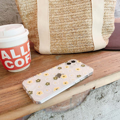 Small green yellow daisy flower phone case for iphone 7 x xr xs max 8 plus 12 mini 11 pro max cute cartoon ins conque shell capa