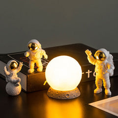 3Pc Astronaut Decor Action Figures and Moon Home Decoration Resin Astronaut Statue Room Office Desktop Decor Presents Boy Gift
