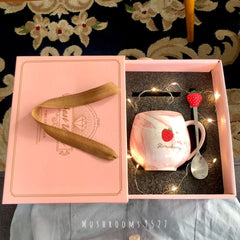 *Mushrooms 9527 *Birthday gift to girlfriends classmates couple strawberry cup gift box student girlfriend Valentine's Day