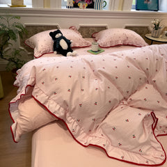 YICKYUE - Sweet Pink Crinkled Gauze Bedding Set with Tiny Cherry Print Ruffle Edge Soft Skin-Friendly Single/Queen/King Size Bed Linen