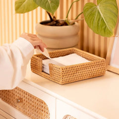 YICKYUE - Tissue Box Holder Handwoven Storage Basket Rustic Country Style Natural Straw Weaving for Home Kitchen Dining Table Organizer