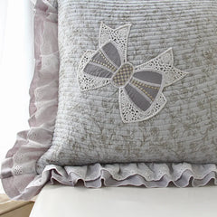 YICKYUE - Floral Quilted Pillow Cover 45x45cm - Ruffled Lace Trim with Bow, Decorative Cushion Cover for Sofa/Bedroom, Home Décor
