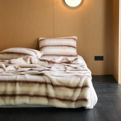 Yickyue Luxury Thickend Imitation Fur Winter Warm Blanket for Bed High-end Faux Mink Velvet Sofa Blanket Comfortable Sofa Blanket Throw