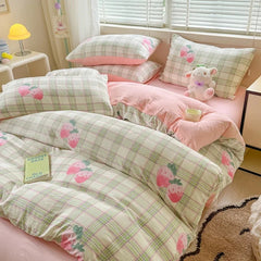 3pcs Simple Line Design Duvet Cover Set Cartoon Strawberry Print Bedding with 2 Pillowcases Skin-friendly Washable Quilt Cover
