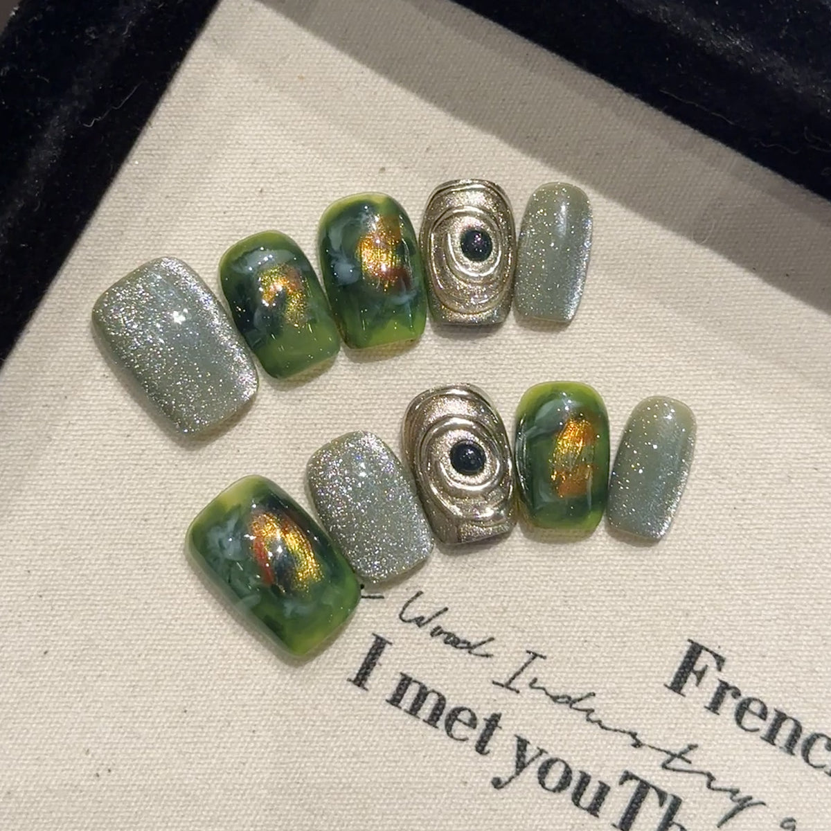 YICKYUE  -  10 pcs Luxury Shiny Handmade Press on Nails Short French Green Halo Dyeing Cat Eye Design Wearable Manicure Nail Tips Art