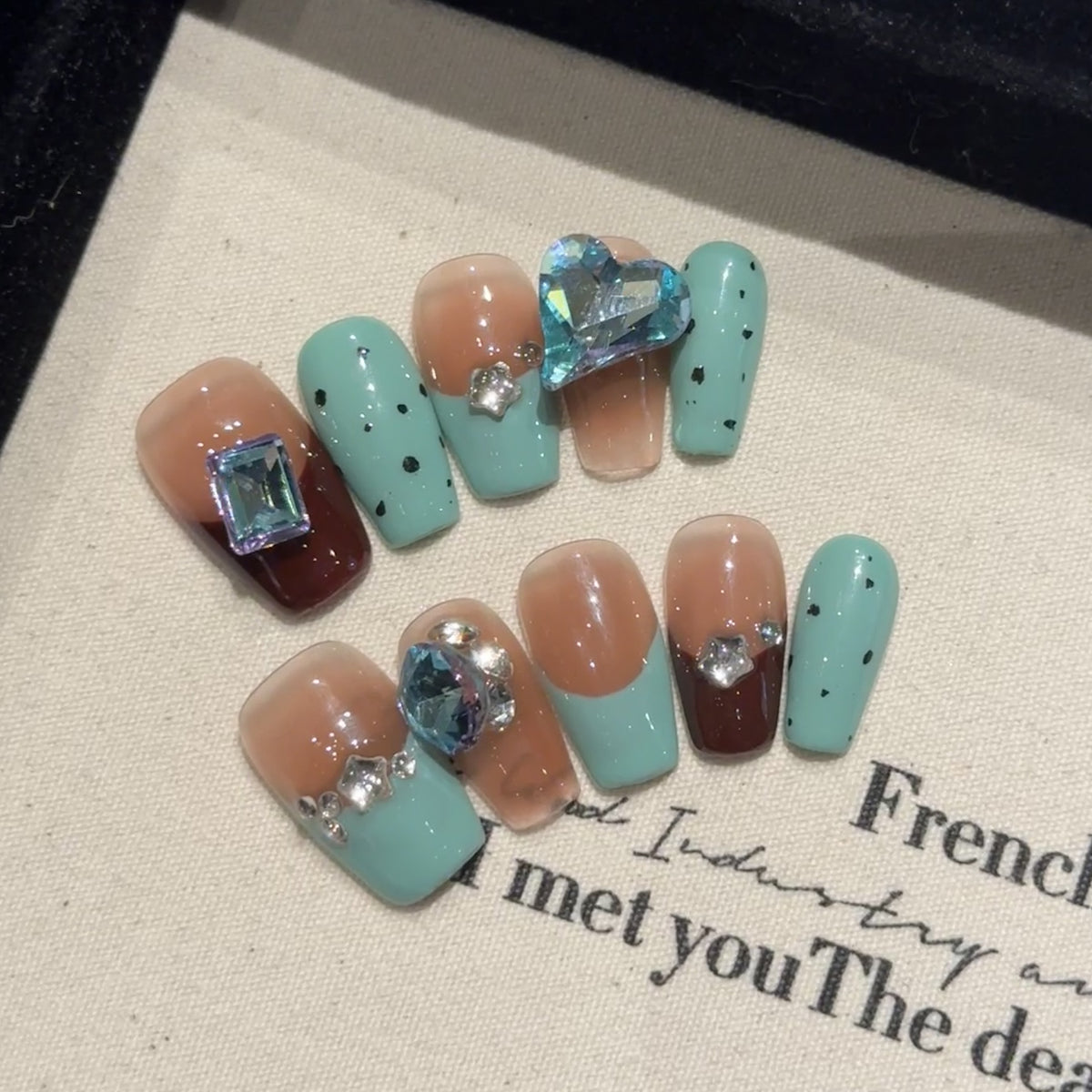 YICKYUE  -  10pcs Handmade Fake Nails French Green Wave Point With Rhinestone Artificial Nails Full Cover Press On Nail Short Ballet