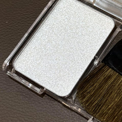 YICKYUE  -  Starlight Highlight Palette with Brush Facial Collarbone Brightening Clear Atmosphere Natural Three-dimensional