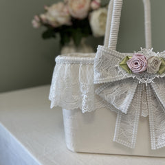YICKYUE  -  Pastoral Picnic Basket Wedding Flower Basket French White Lace Velvet Hand Basket Romantic Bow Home Decor Storage Organizer
