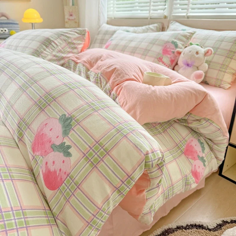 3pcs Simple Line Design Duvet Cover Set Cartoon Strawberry Print Bedding with 2 Pillowcases Skin-friendly Washable Quilt Cover