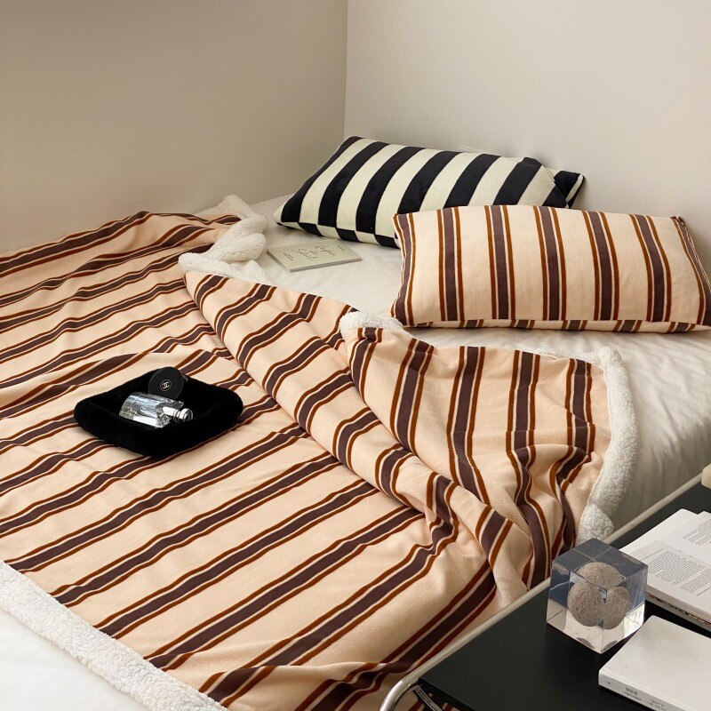 Yickyue Warm Throws Blanket For Bed Home Decor Winter Fashion Striped Girly Heart Thickened Soft Plush Skin-friendly Nap Towel Bedspread