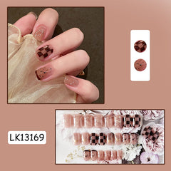 Black Streak Short Fake Nail for Women Geometric Lattice Winter Square Point False Nails Full Cover Artificial Nail Tips
