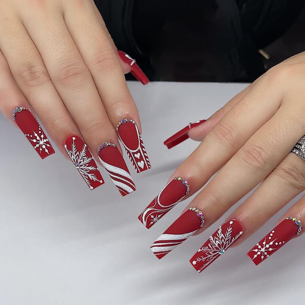 YICKYUE  -  2025 Shiny Christmas Ball Fake Nails Sweet Bow Snowflake Decor False Nail Tips Wearable Mid-length Coffin Ballet Press on Nails