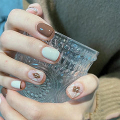 Short Line Pearl Fake Nails Jump Color Leopard Simple Design Fingernail Flower Graffiti Professional French Nail Art 2022 New