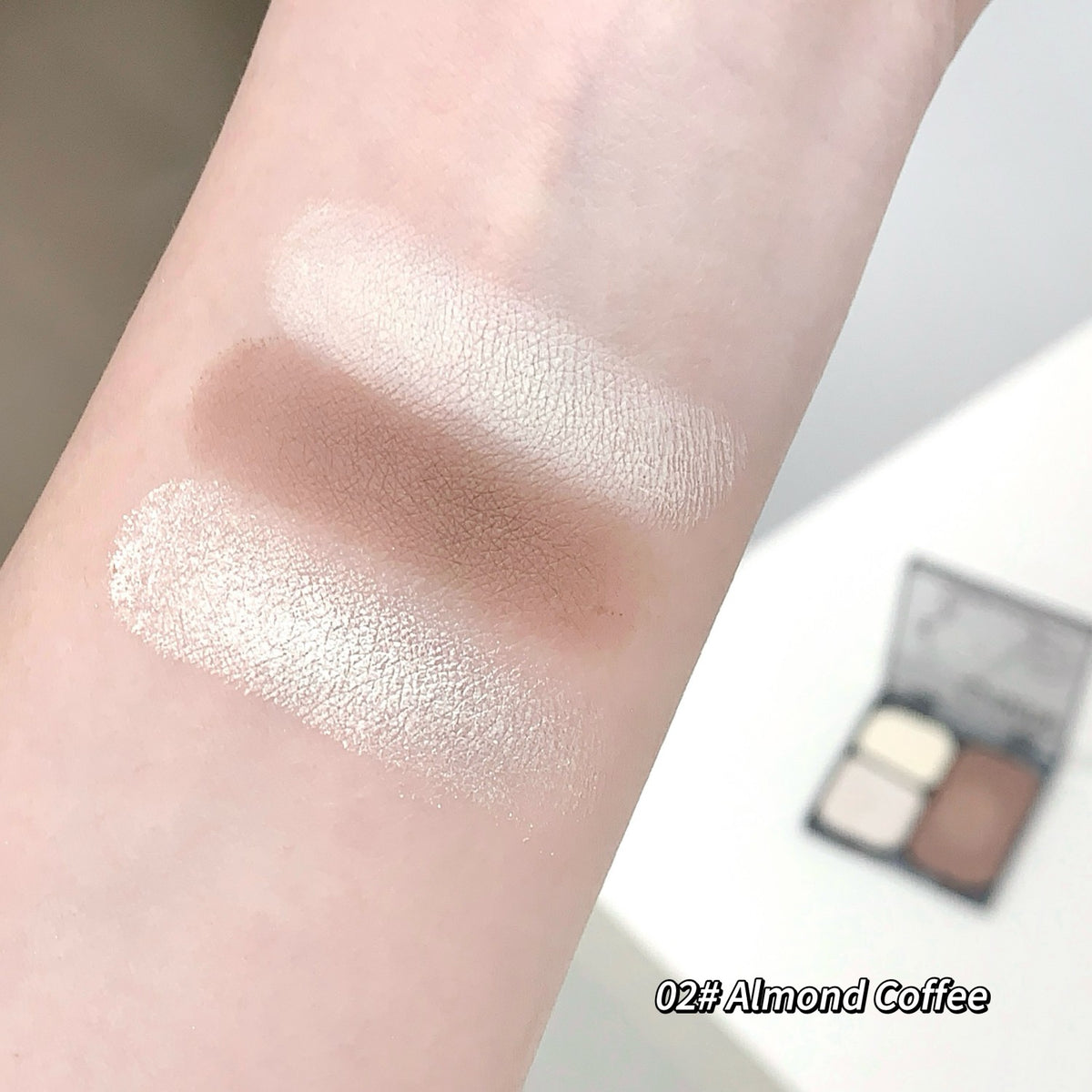 YICKYUE  -  Falling Night Sky Three-color Contouring Palette Natural and Three-dimensional Face Modification All-in-one Palette