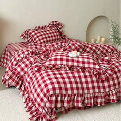 YICKYUE  -  Red Gingham Muslin Bedding Set – Ruffled Vintage Elegance
