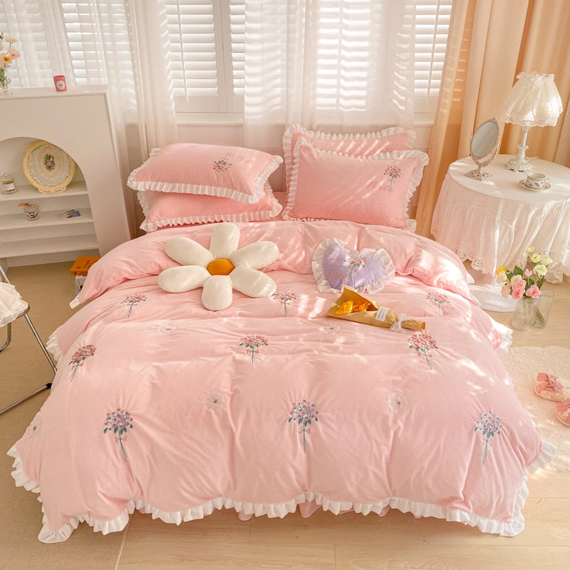 Super Soft Coral Fleece Warm Cozy Flowers Embroidery Princess Bed Skirt Bedding Set Velvet Quilt Cover Comforter Set Blanket