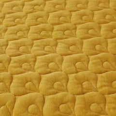 Romantic Luxury Velvet Quilted Bedspread Thicken Fine Flannel Embroidery Lace Bed Skirt King Bed Cover Not Including Pillowcase