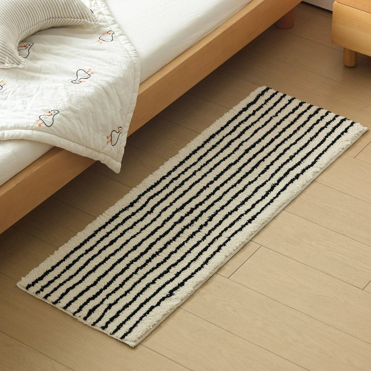 Long Tufting Stripe Bedroom Rug Bathrooom Mat Geometric Soft Fluffy Bathmat Bedside Carpet Floor Anti Slip Pad Chic Home Decor