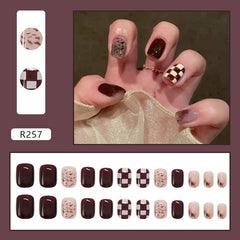 Short Line Pearl Fake Nails Jump Color Leopard Simple Design Fingernail Flower Graffiti Professional French Nail Art 2022 New