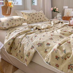 100%Cotton Vintage Floral Quilt + Pillow Case -Luxurious-- Summer and Autumn - Washable - Air Conditioned Room-Queen/Single