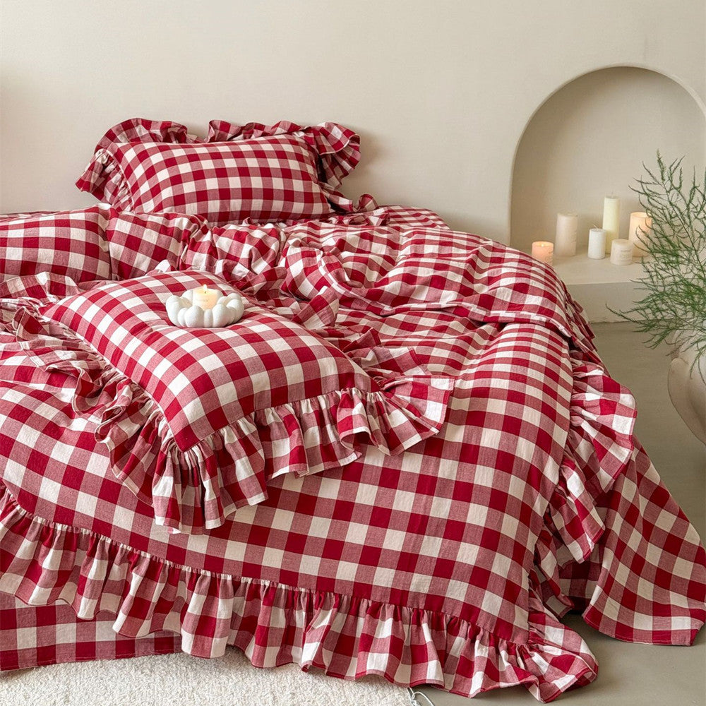 YICKYUE  -  Red Gingham Muslin Bedding Set – Ruffled Vintage Elegance
