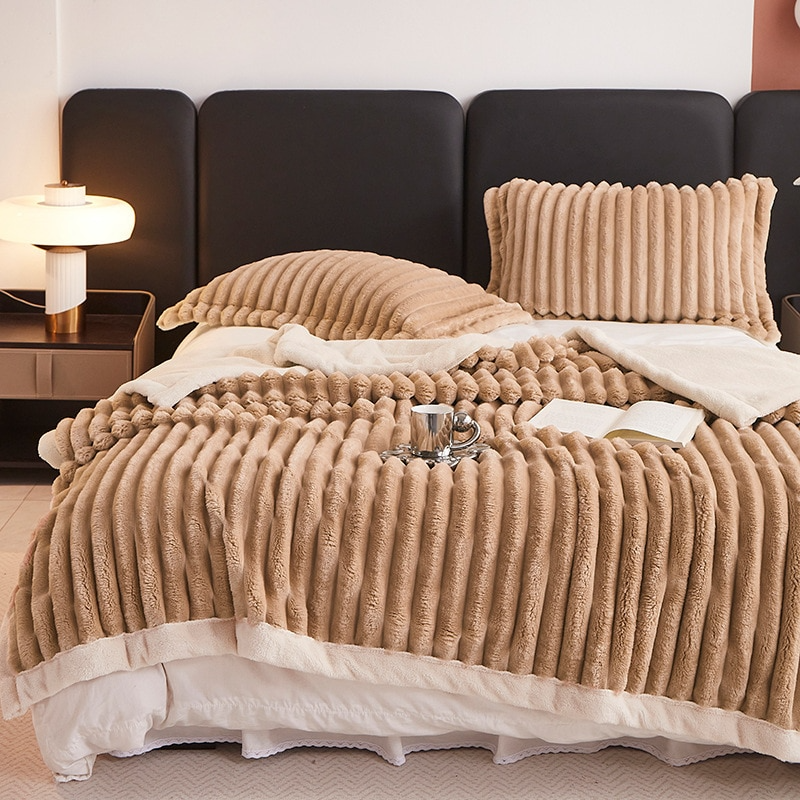 Yickyue Luxury Soft Blanket Thicken Rabbit Plush Warm Blankets for Adults Kids Sofa Bed Cover Wool Fleece Winter Throw Bedspread for Bed
