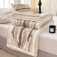 European Luxury Rabbit Plush Thick Blanket Multifunctional Nap Lamb Wool Blanket for Office Skin-Friendly Bedspreads for Home