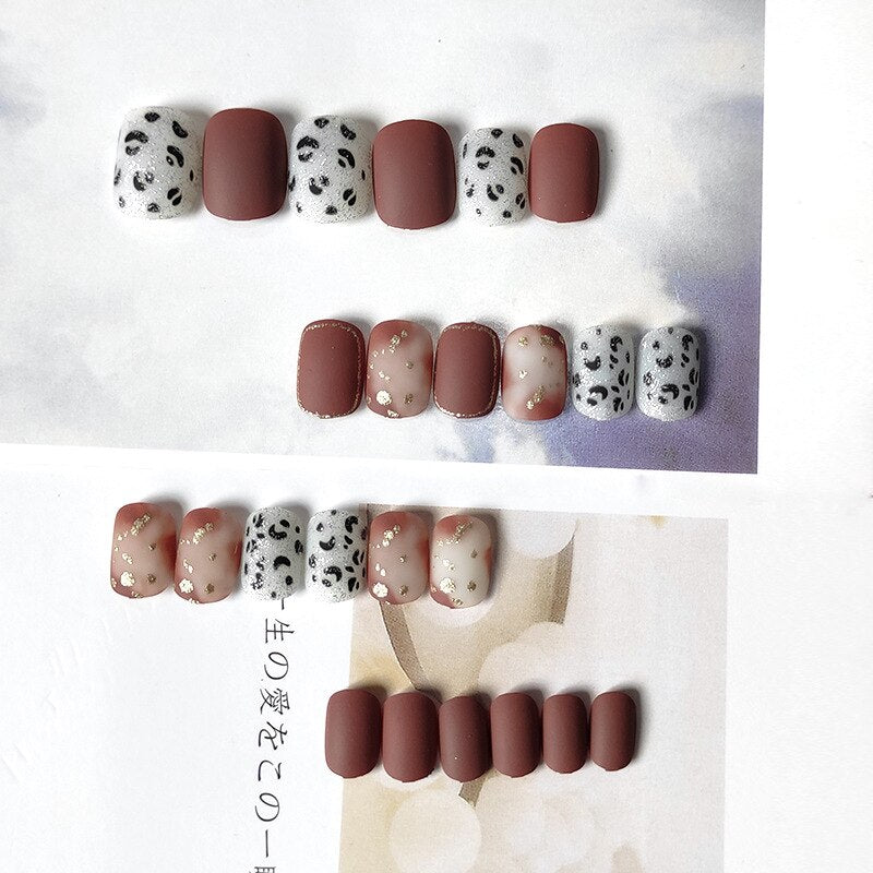 Fire Flower Petite False Nails for Professional Gradient Halo Line Press on Acrylic Nails with Glue Accessories Z1345
