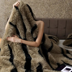 Yickyue Nordic Imitation Fox Fur Warm Autumn Winter Blanket High End Thicken Warmth Blankets for Beds Luxury Cozy Sofa Blanket for Throw
