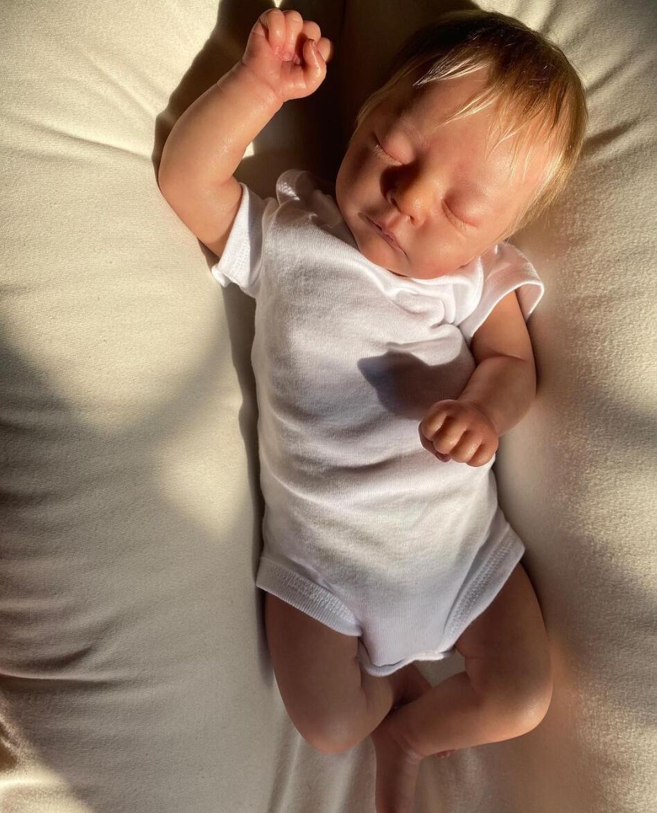 47 CM 3D-Paint Skin Soft Silicone Reborn Boy Baby Doll Toy For Girl Like Real 19 Inch Cloth Body Sleeping Alive Dress Up Boneca