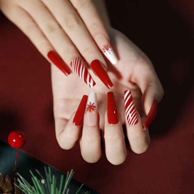 Press on nails Christmas Coffin False Nails Fake nail with design Detachable Wearable Ballerina Fake Nails Full Cover Nail Tips