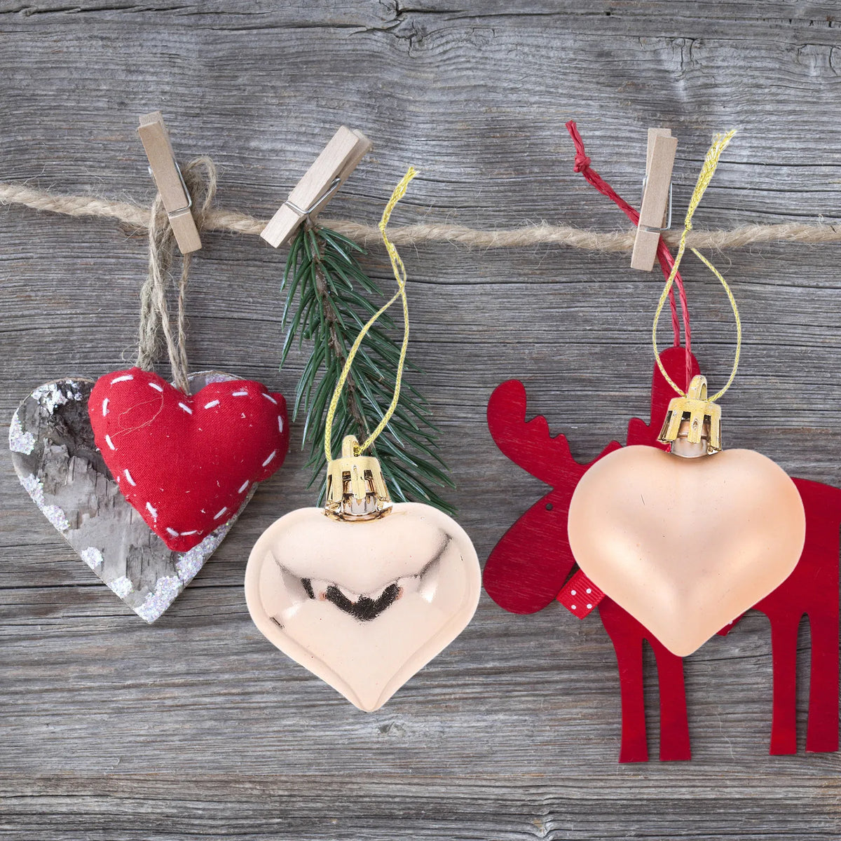 YICKYUE  -  24Pcs Valentines Day Heart Ornaments Shatterproof Glitter Hanging Baubles Electroplated Shine Festive Romantic Decor for Window
