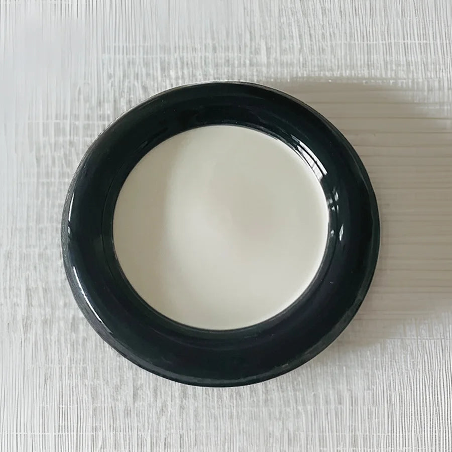 YICKYUE  -  1PCS 8-inch 6-inch, ceramic hand-painted plate, household dessert plate, cake plate, simple red and black Dudu plate.