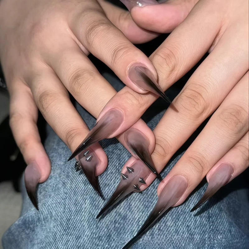 YICKYUE  -  10PCS of ultra-long pointed artificial nails, in black gradient color with metallic pointed decorations on the surface.