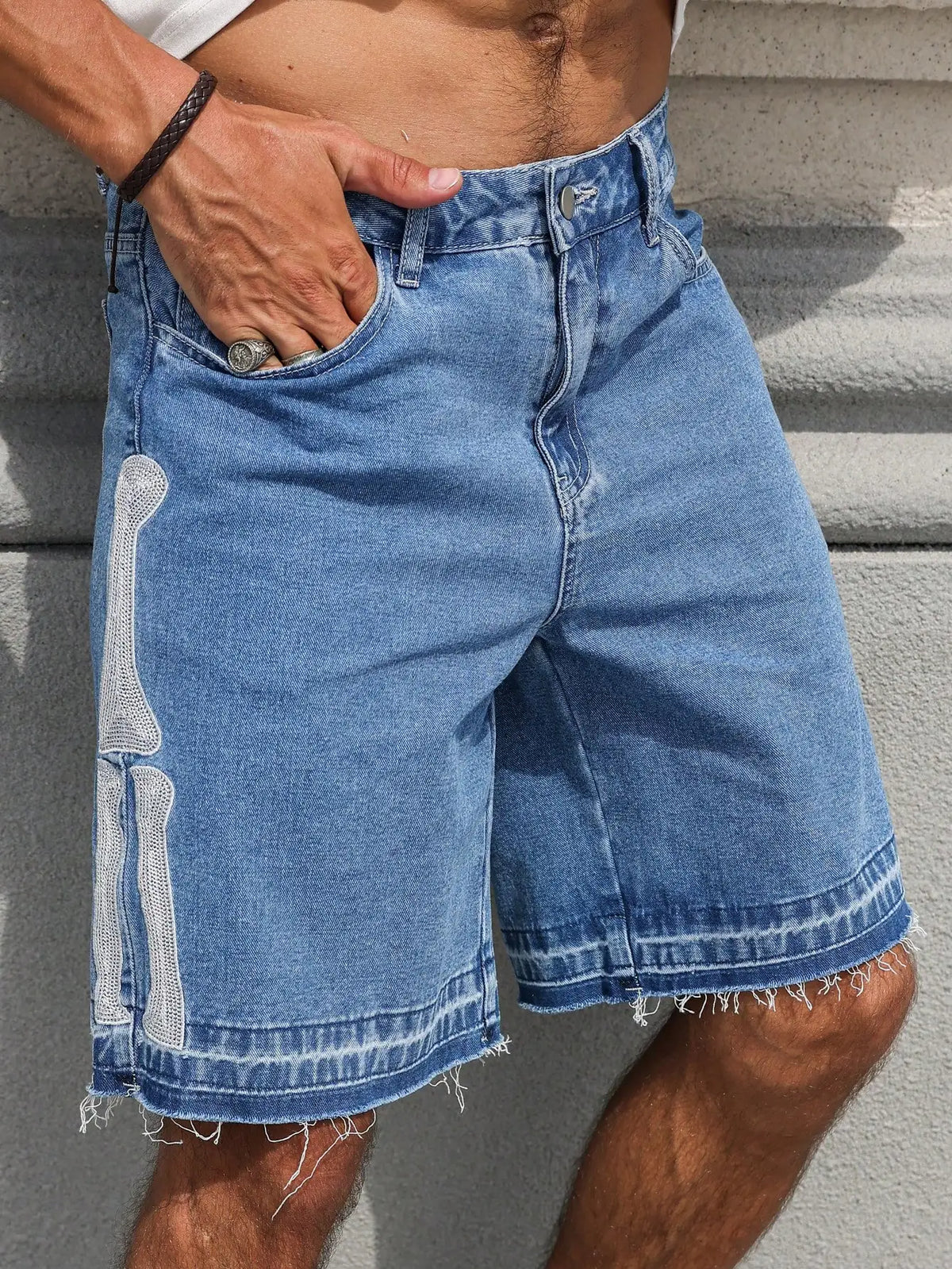 HEARUJOY  -  Men's summer denim shorts. Blue wide-leg denim shorts. Street fashion. Daily casual. The fit is loose and comfortable.