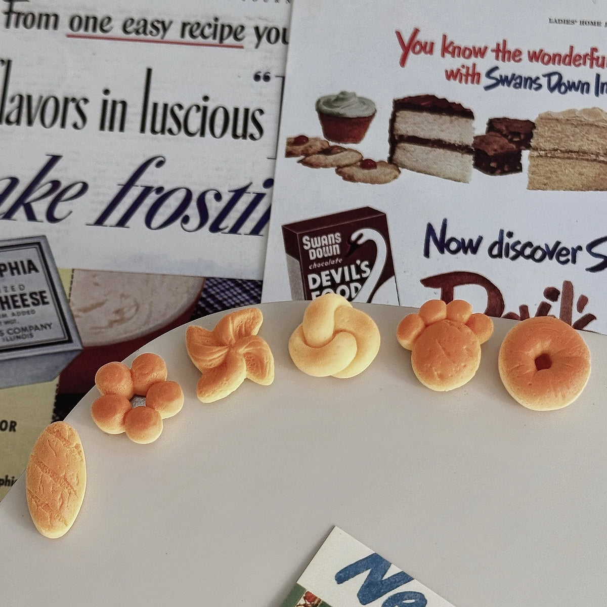 YICKYUE  -  Coffee Shop Carton Lazy Cat Fridge Magnets Chessboard Tray Miniature Bread Latte Cup Home Decoration Light Sign Simulation Gifts