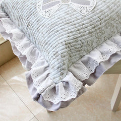 YICKYUE  -  Floral Quilted Pillow Cover 45x45cm - Ruffled Lace Trim with Bow, Decorative Cushion Cover for Sofa/Bedroom, Home Décor