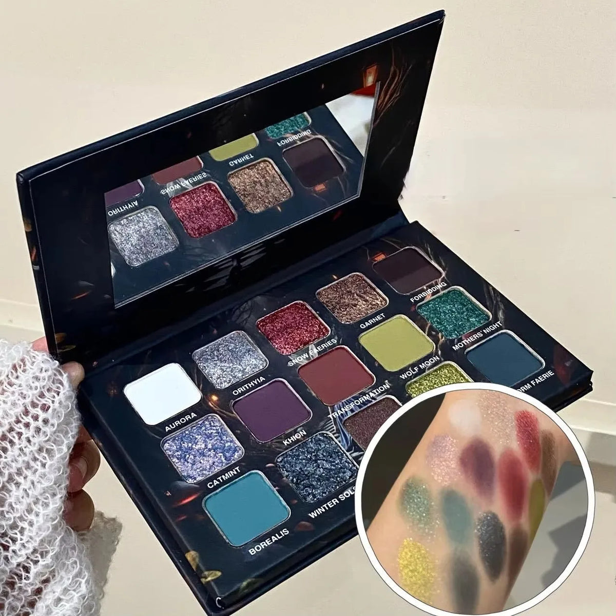 YICKYUE  -  Purple Chameleon 15 Color Eyeshadow Palette Shimmer Glitter Matte Metallic Halloween Makeup Look Eye Shadow Palette
