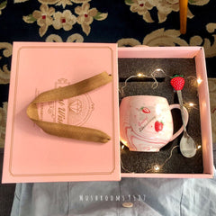 *Mushrooms 9527 *Birthday gift to girlfriends classmates couple strawberry cup gift box student girlfriend Valentine's Day