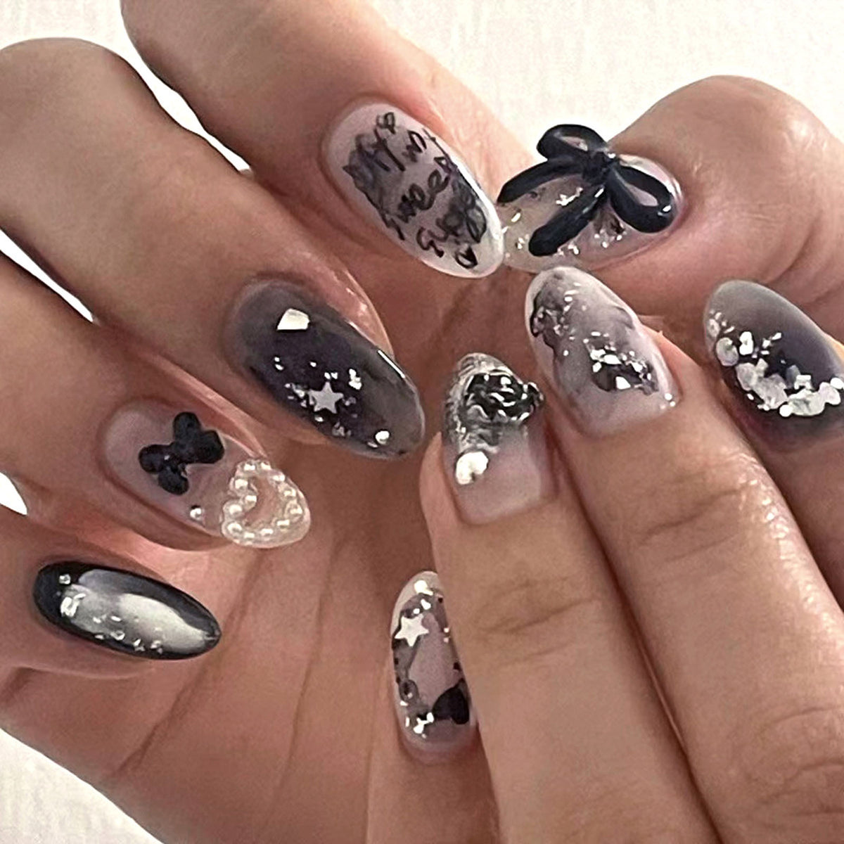 YICKYUE  -  Green Star y2k Nails Press On Short Round Nails for Cool Girls Aurora Fake Nails With Diamond Charms Designs Finished False Nail