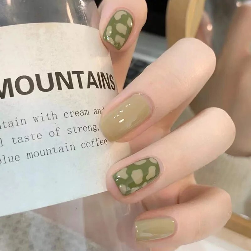 Yickyue 24presson Nail Pure and Fresh and Green with The Decorative Pattern Nail Art Products Simple and Lovely Short Press on Nails