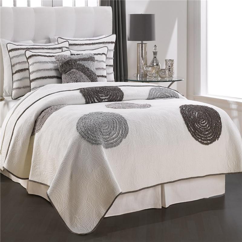 Chic Fan pattern lace decoration bedspread luxury lightweight comformer soft breathable Coverlet sets 3pcs for All Seasons
