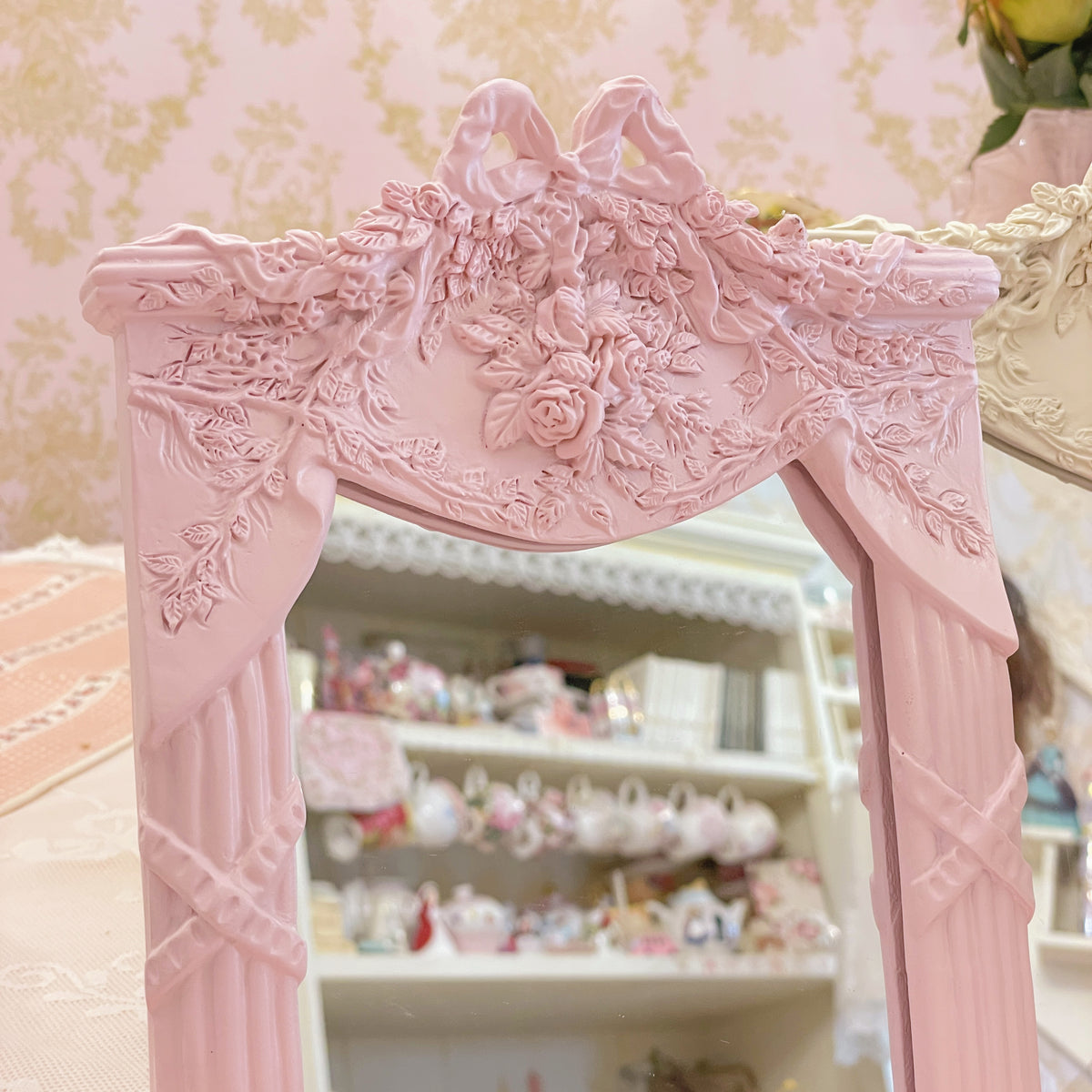 YICKYUE  -  European Resin Mirror Retro Princess Style Bow Rose Relief Mirror Home Decoration Desktop Ornaments Background Wall Decor Mirror