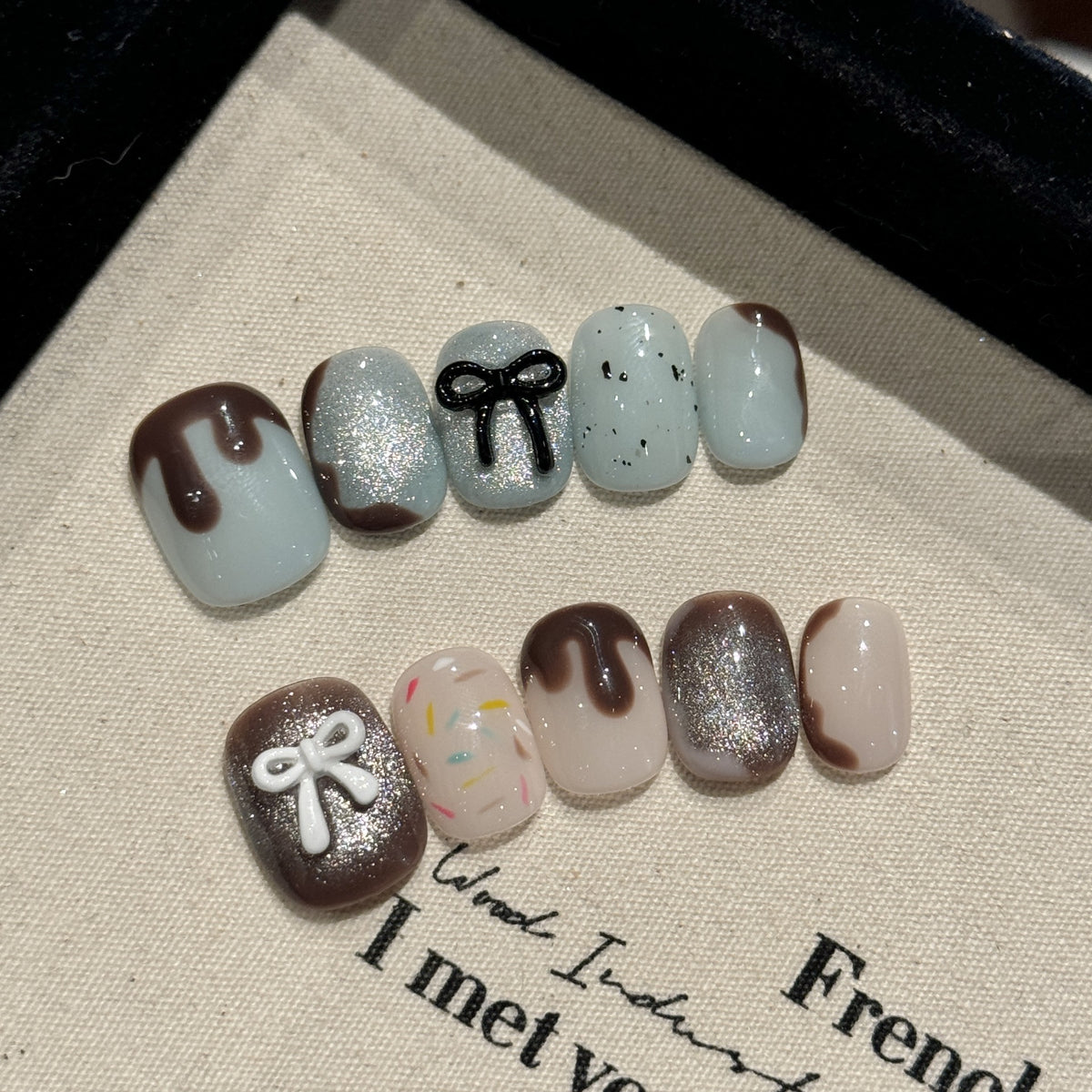 YICKYUE  -  10Pcs Handmade Cute Press on Nails Short Chocolate Sweetheart Fake Nails With Bow Design Artifical False Wearable Nail Tips