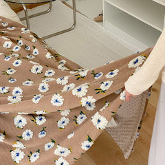 YICKYUE  -  Retro Wool Blended Blanket Elegant Daisy Embroidery Comfor Office Nap Blanket Home Sofa Cover Velvet Blanket Portable Bedding