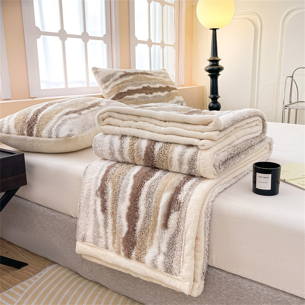 YICKYUE  -  Fashion Entry Luxury Teddy Velvet Rabbit Blanket Thickened Lunch Break Air Conditioning Blanket Modern Simple Household Blanket