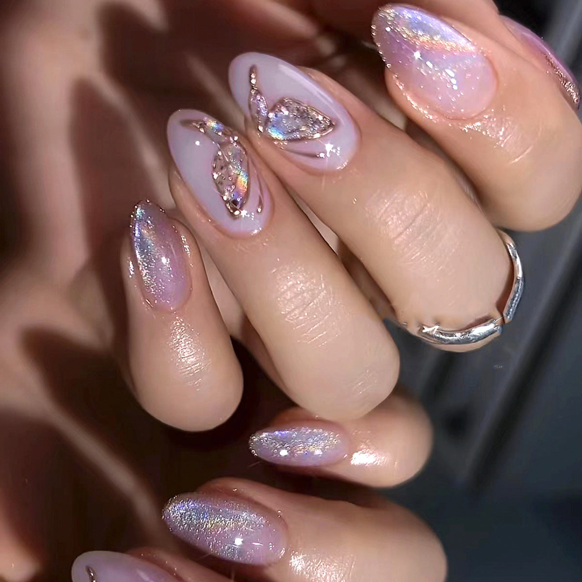 YICKYUE  -  Gradient Pearlescent Powder Vivid 3D Butterfly Almond Nail Art Fashion False Nails Detachable Finished Fake Nails Press on Nails